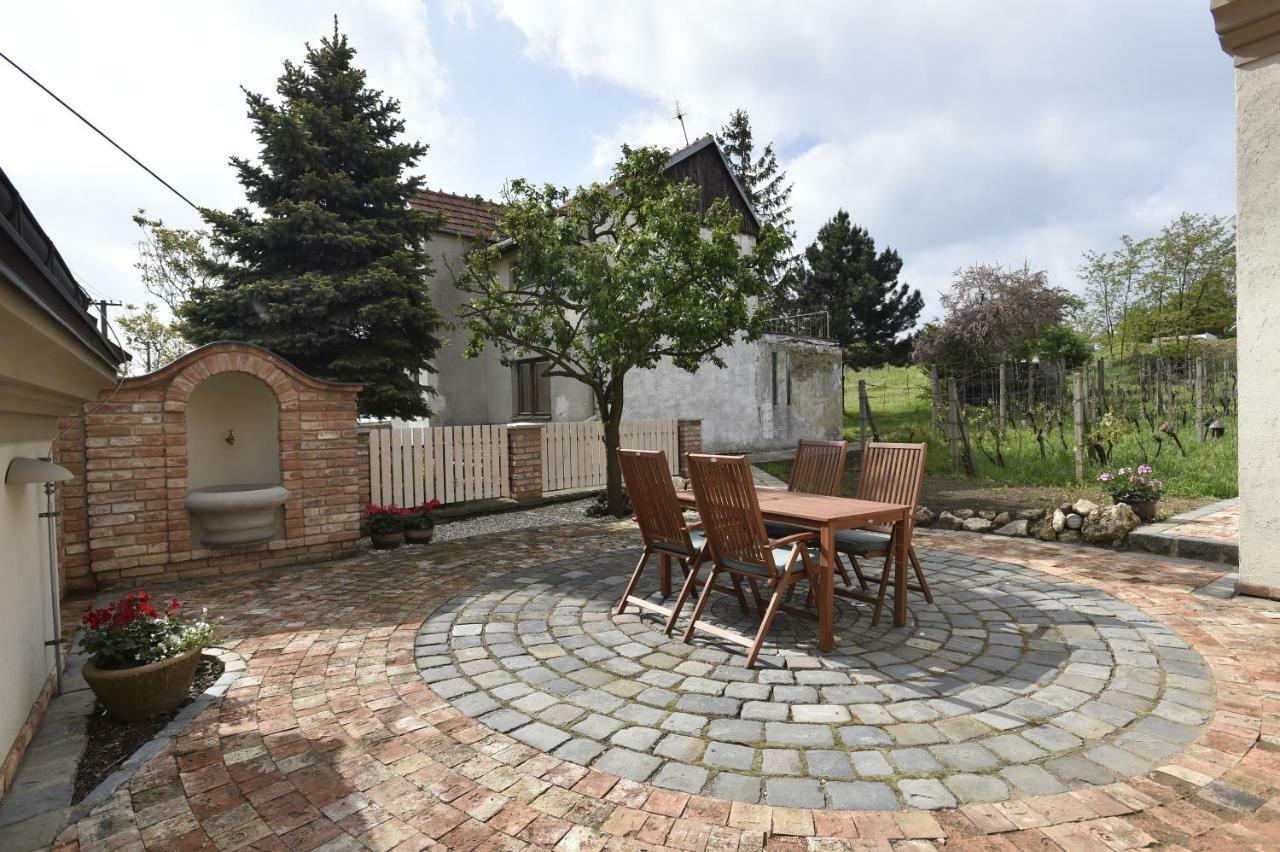 Penzion Dobré časy Valtice Exterior foto